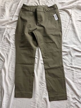 Old Navy Olive Cropped Women's Ankle Pants size12